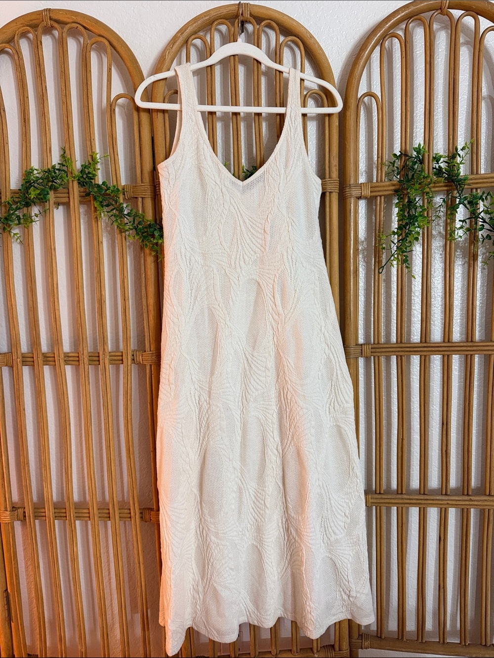 ZARA Classic V-Neck Textured White Women’s Dress